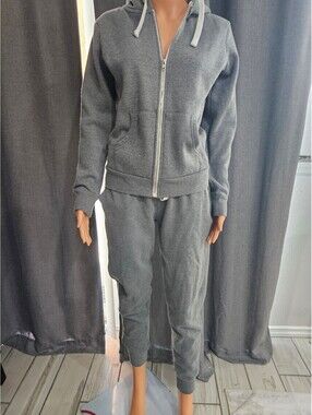 Fashion Nova Women's Gray Two-Piece Hoodie and Jogger Set